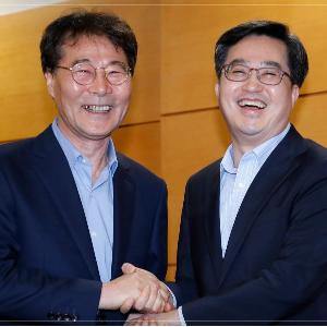 정례회동에서 만난 장하성 정책실장 & 김동연 경제부총리  2018-08-29 